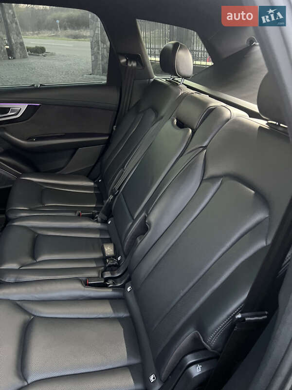 Внедорожник / Кроссовер Audi SQ7 2019 в Берегово