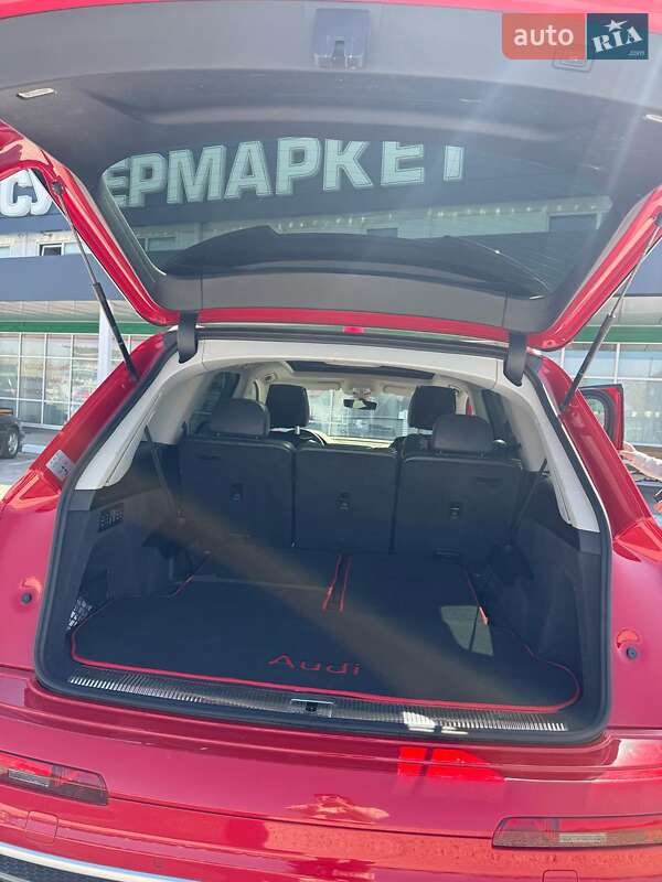 Позашляховик / Кросовер Audi SQ7 2017 в Первомайську