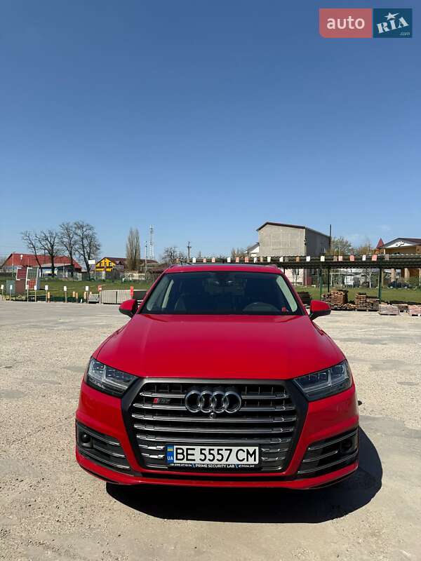 Позашляховик / Кросовер Audi SQ7 2017 в Первомайську