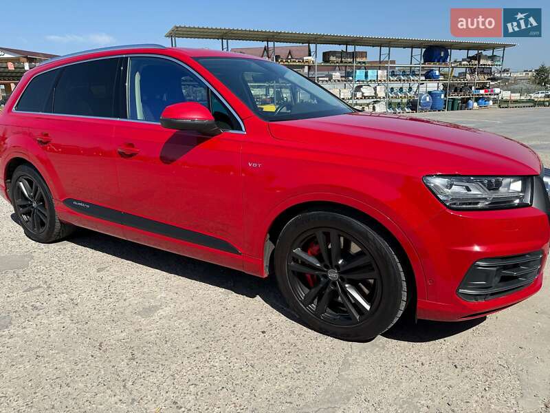 Позашляховик / Кросовер Audi SQ7 2017 в Первомайську