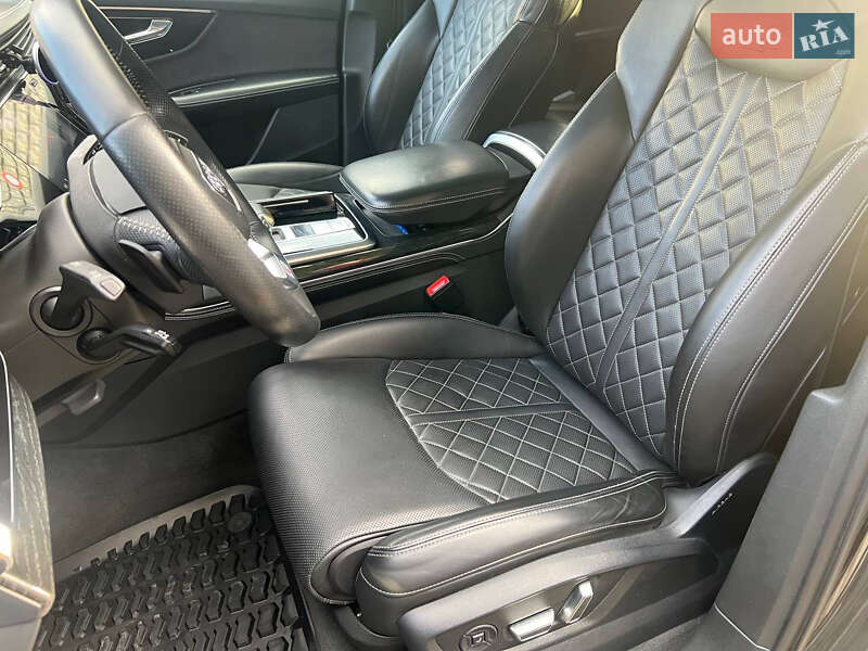 Внедорожник / Кроссовер Audi SQ7 2019 в Луцке