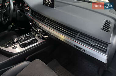 Внедорожник / Кроссовер Audi SQ7 2016 в 
