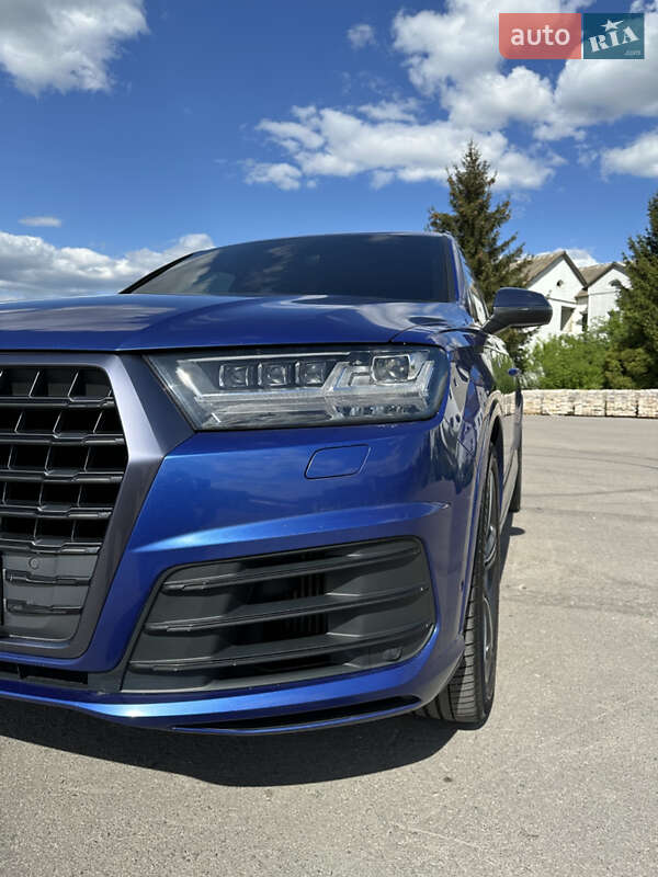 Позашляховик / Кросовер Audi SQ7 2017 в Рівному