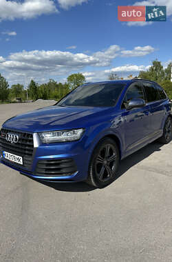 Внедорожник / Кроссовер Audi SQ7 2017 в 