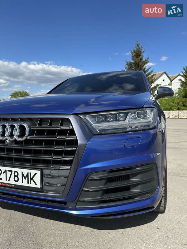 Внедорожник / Кроссовер Audi SQ7 2017 в Ровно