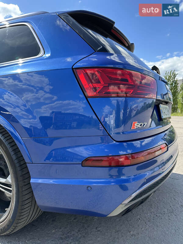 Внедорожник / Кроссовер Audi SQ7 2017 в Ровно