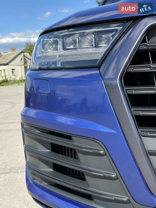 Внедорожник / Кроссовер Audi SQ7 2017 в Ровно