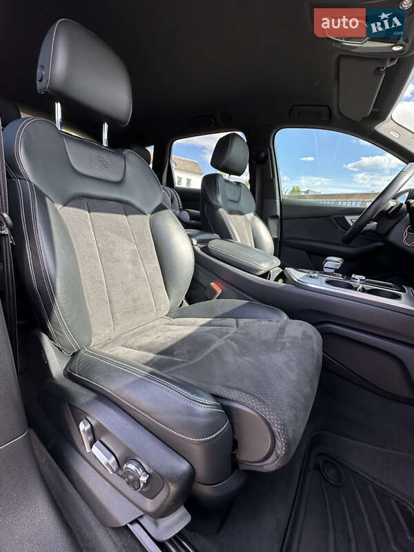 Внедорожник / Кроссовер Audi SQ7 2017 в Ровно