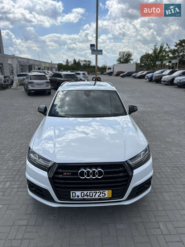 Внедорожник / Кроссовер Audi SQ7 2017 в Ужгороде