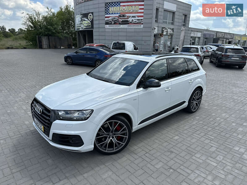Внедорожник / Кроссовер Audi SQ7 2017 в Ужгороде