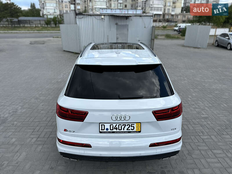 Внедорожник / Кроссовер Audi SQ7 2017 в Ужгороде