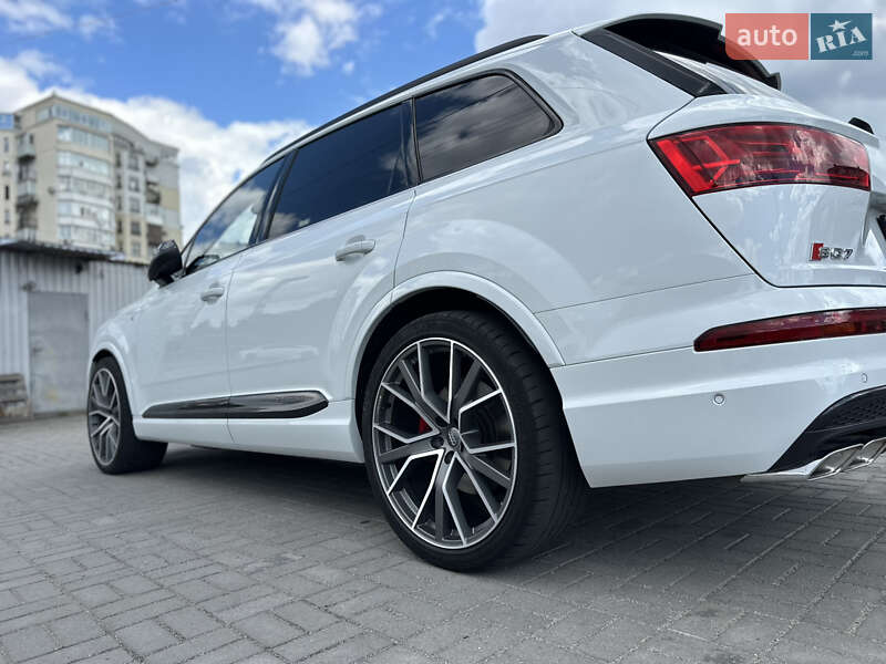 Внедорожник / Кроссовер Audi SQ7 2017 в Ужгороде