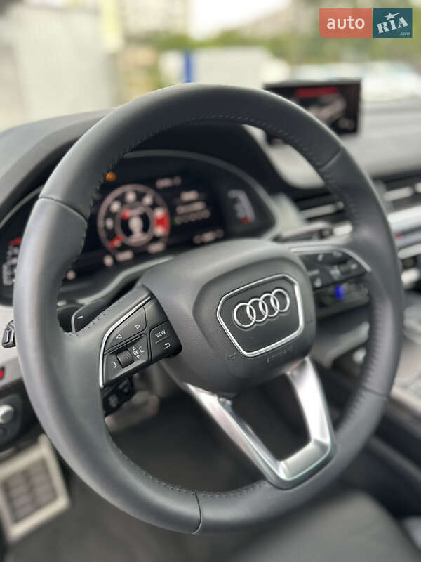 Внедорожник / Кроссовер Audi SQ7 2017 в Ужгороде