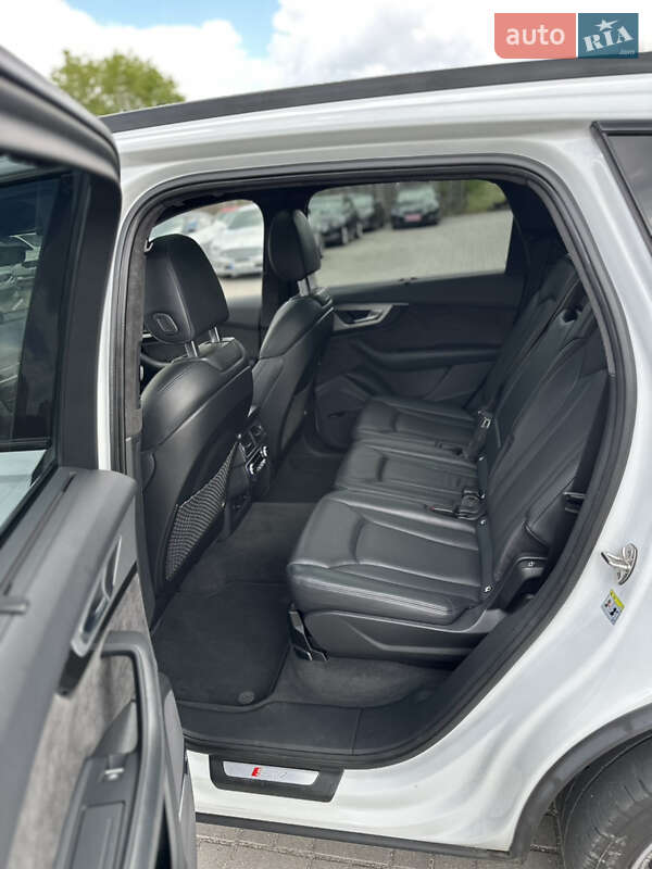 Внедорожник / Кроссовер Audi SQ7 2017 в Ужгороде