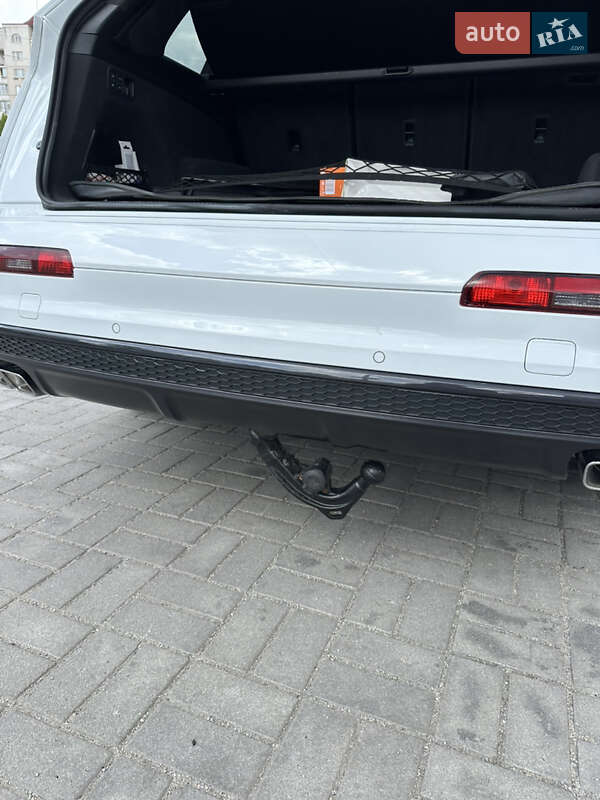 Внедорожник / Кроссовер Audi SQ7 2017 в Ужгороде
