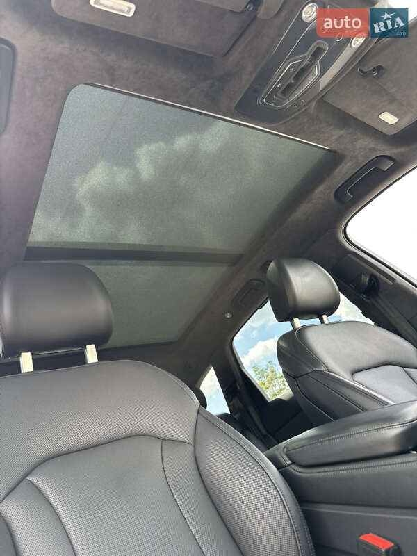 Внедорожник / Кроссовер Audi SQ7 2017 в Ужгороде