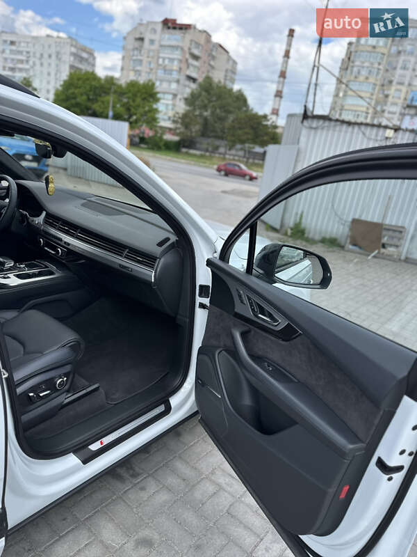 Внедорожник / Кроссовер Audi SQ7 2017 в Ужгороде