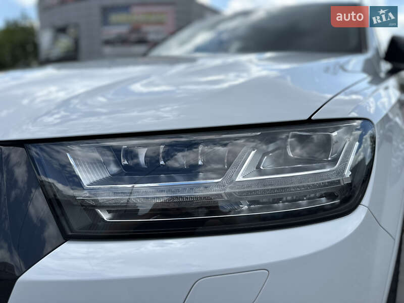 Внедорожник / Кроссовер Audi SQ7 2017 в Ужгороде