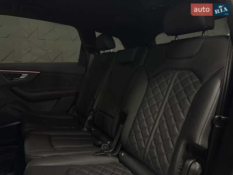 Внедорожник / Кроссовер Audi SQ7 2024 в Тернополе