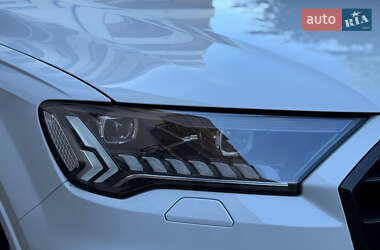 Внедорожник / Кроссовер Audi SQ7 2020 в 