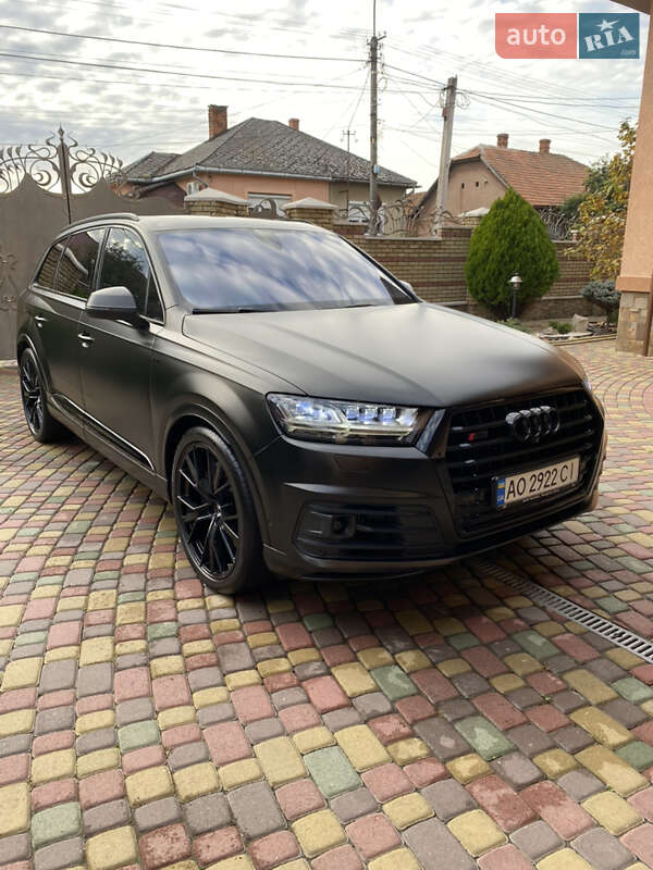 Внедорожник / Кроссовер Audi SQ7 2017 в Мукачево