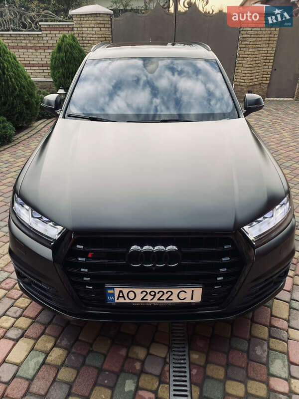 Внедорожник / Кроссовер Audi SQ7 2017 в Мукачево