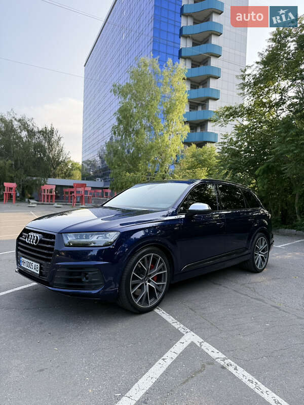 Внедорожник / Кроссовер Audi SQ7 2018 в 