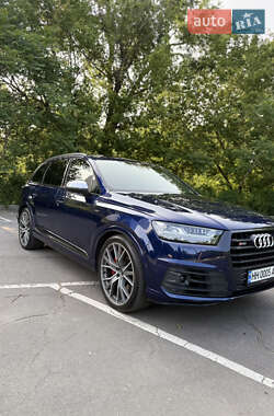 Внедорожник / Кроссовер Audi SQ7 2018 в 