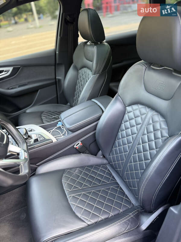 Позашляховик / Кросовер Audi SQ7 2018 в Дніпрі