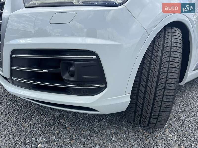 Внедорожник / Кроссовер Audi SQ7 2017 в Тернополе