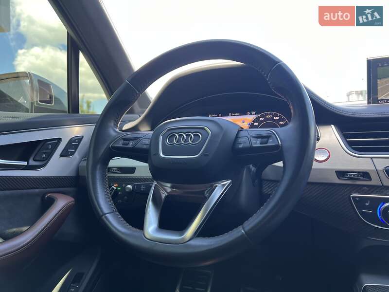 Внедорожник / Кроссовер Audi SQ7 2017 в Киеве