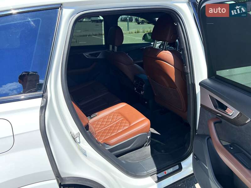 Внедорожник / Кроссовер Audi SQ7 2017 в Киеве
