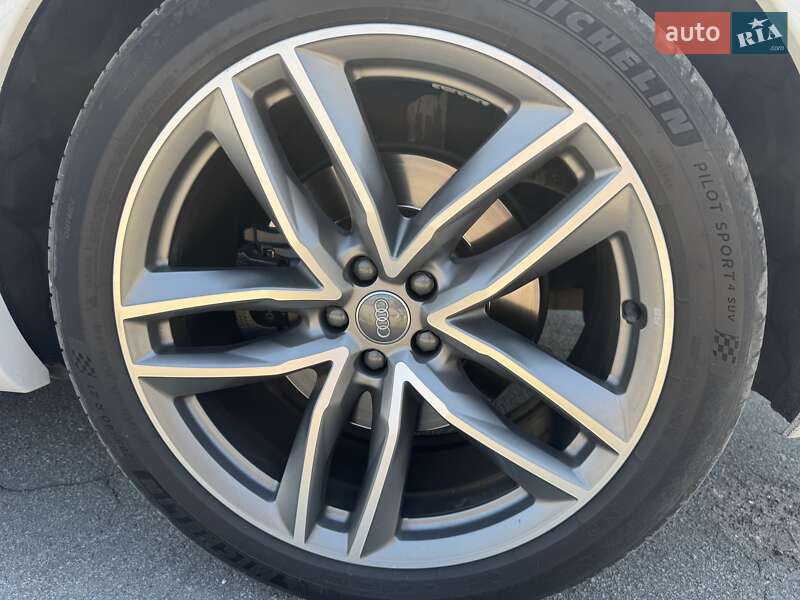 Внедорожник / Кроссовер Audi SQ7 2017 в Киеве