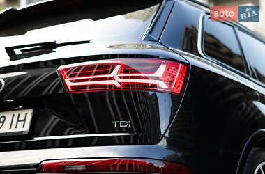 Внедорожник / Кроссовер Audi SQ7 2017 в 