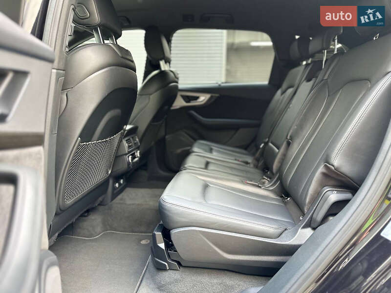 Позашляховик / Кросовер Audi SQ7 2018 в Києві