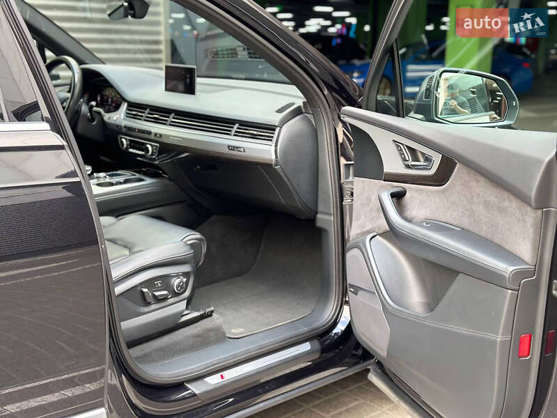 Позашляховик / Кросовер Audi SQ7 2018 в Києві