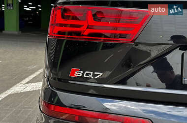 Внедорожник / Кроссовер Audi SQ7 2018 в 