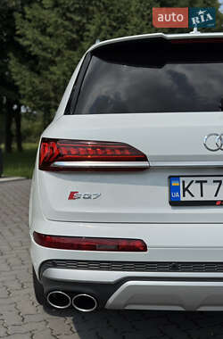 Внедорожник / Кроссовер Audi SQ7 2021 в 