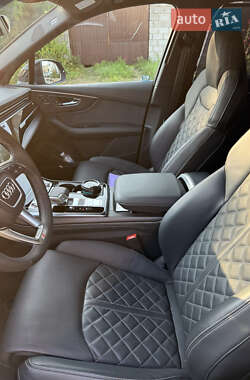 Позашляховик / Кросовер Audi SQ7 2024 в 