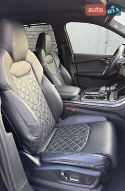 Внедорожник / Кроссовер Audi SQ7 2021 в 
