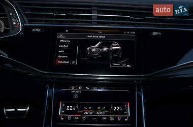 Позашляховик / Кросовер Audi SQ7 2024 в 
