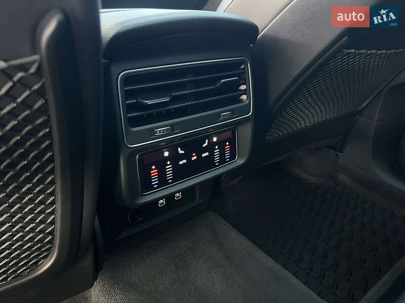 Внедорожник / Кроссовер Audi SQ7 2020 в Запорожье