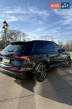 Внедорожник / Кроссовер Audi SQ7 2022 в 