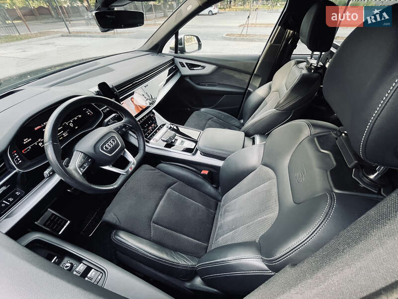 Позашляховик / Кросовер Audi SQ7 2020 в Луцьку