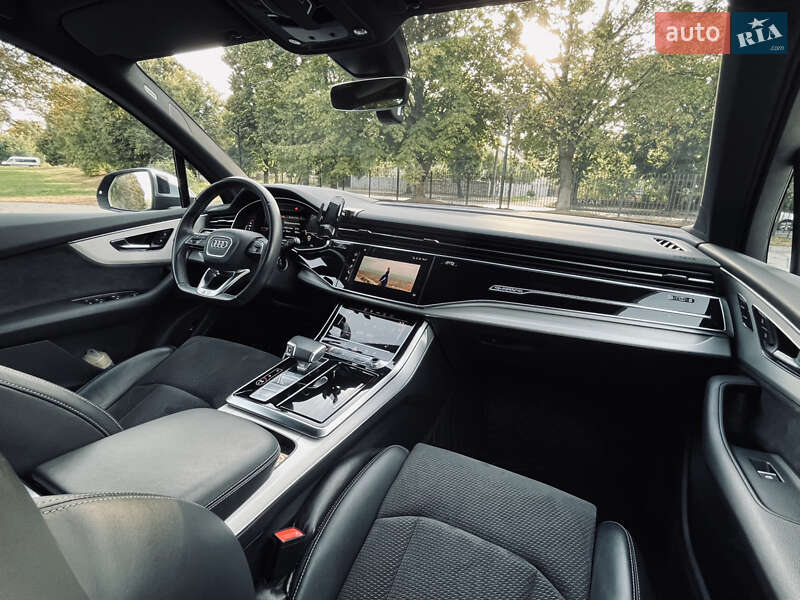Позашляховик / Кросовер Audi SQ7 2020 в Луцьку