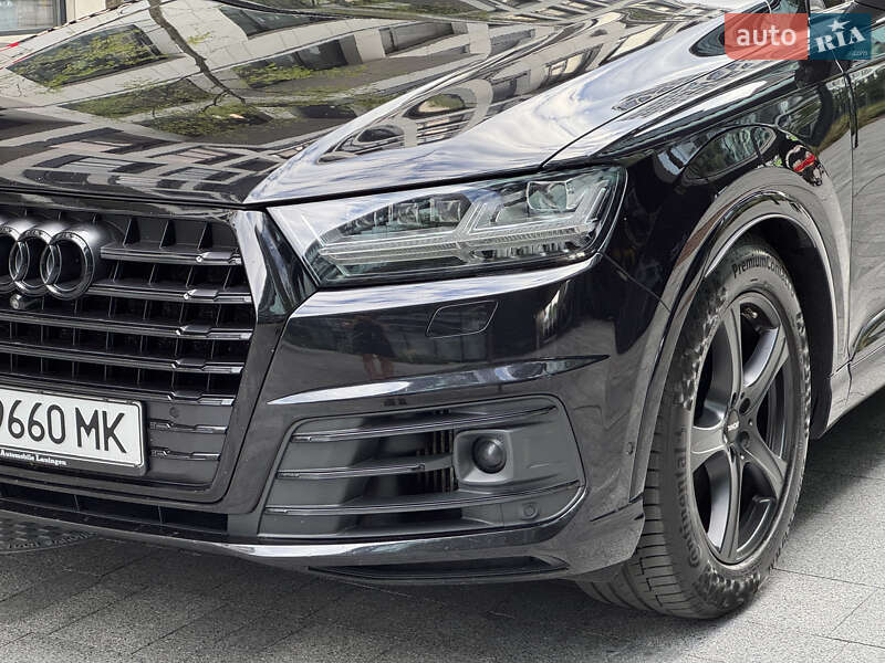 Внедорожник / Кроссовер Audi SQ7 2016 в Киеве