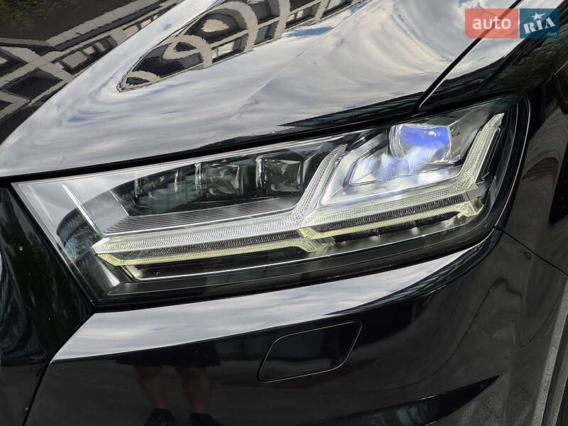 Внедорожник / Кроссовер Audi SQ7 2016 в Киеве