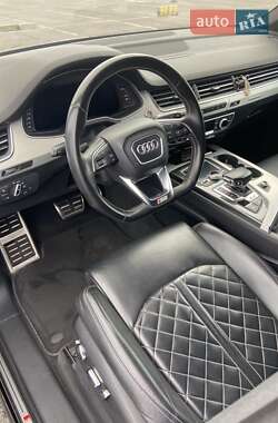 Внедорожник / Кроссовер Audi SQ7 2016 в 