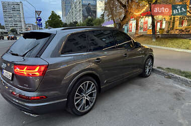 Внедорожник / Кроссовер Audi SQ7 2018 в 
