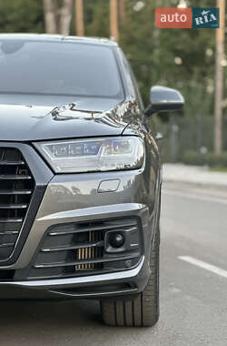 Внедорожник / Кроссовер Audi SQ7 2018 в 